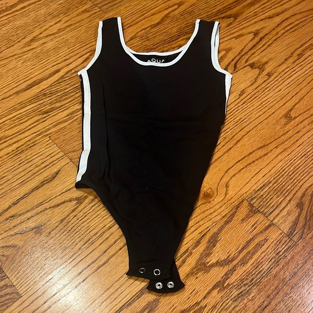 Aqua Woman’s Black White Striped Bodysuit Size 0/S